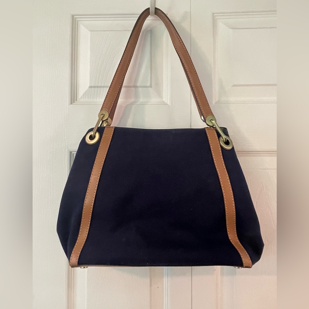 Michael Kors Raven Pocket Shoulder Tote - Picture 4 of 10